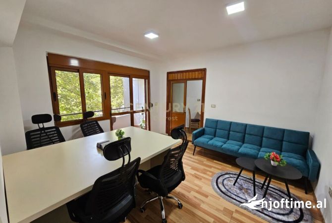 Ambiente Commerciale in Affitto 3+1 a Tirana - 850 Euro