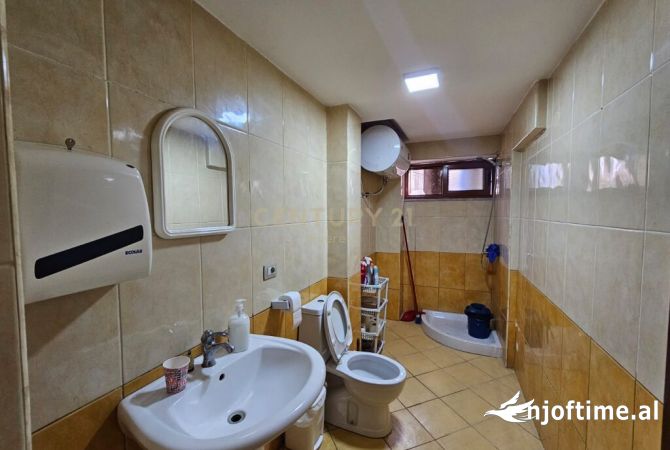 Zyre me qira ne qender te Tiranes, 9-Kateshet (Caffe Europa) Tirane