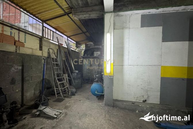 Ambiente Commerciale in Affitto 6+1 a Tirana - 1,300 Euro