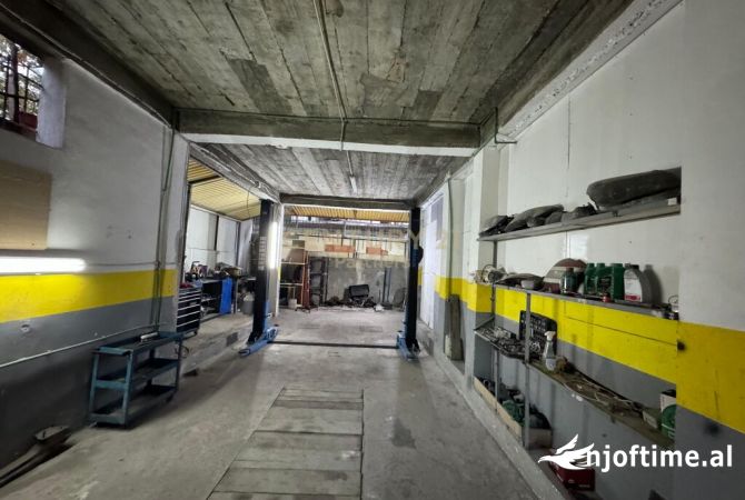 Ambiente Commerciale in Affitto 6+1 a Tirana - 1,300 Euro