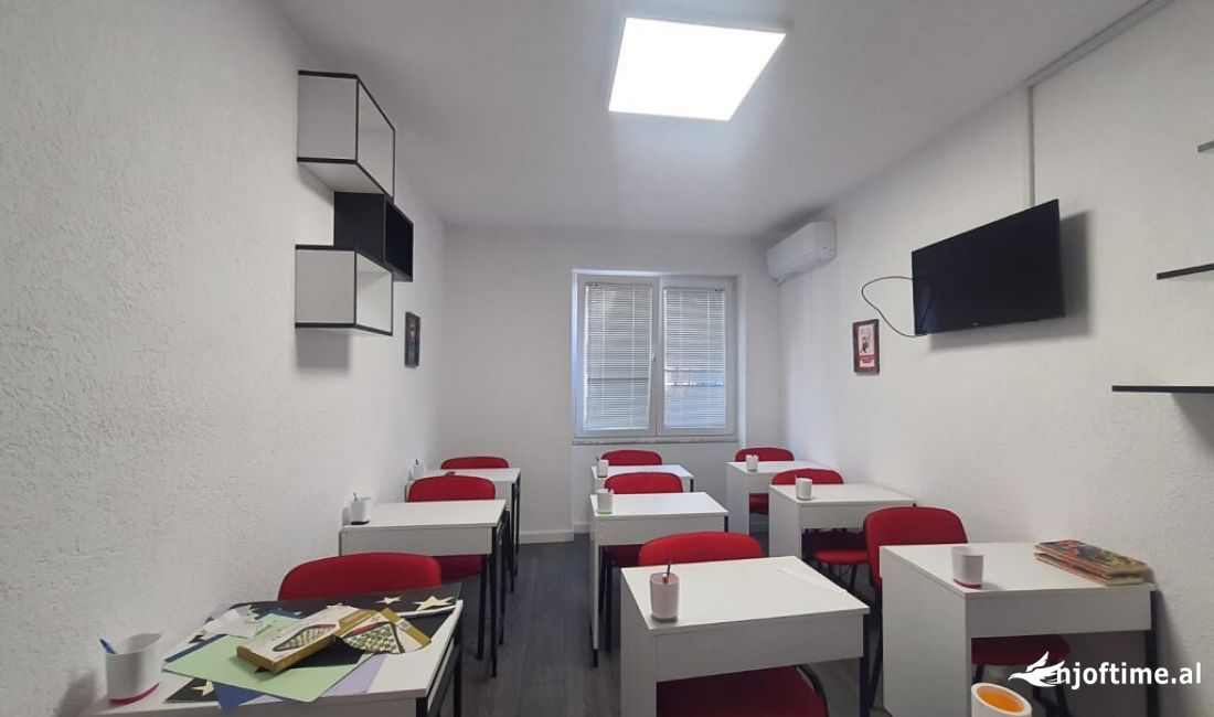 Jepet me Qira per Biznes prane 21 Dhjetorit, Tirane