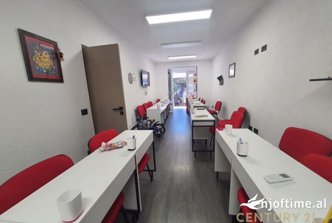 Jepet me Qira per Biznes prane 21 Dhjetorit, Tirane