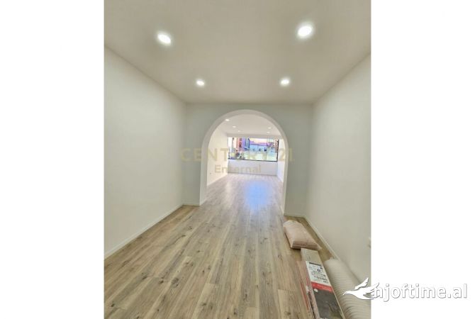 Ambiente Commerciale in Affitto 1+1 a Tirana - 700 Euro