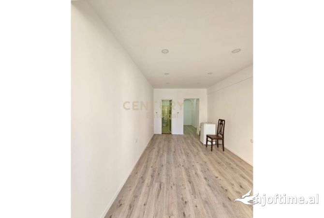 Ambiente Commerciale in Affitto 1+1 a Tirana - 700 Euro