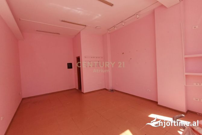 Ambiente Commerciale in Affitto 1+1 a Tirana - 300 Euro