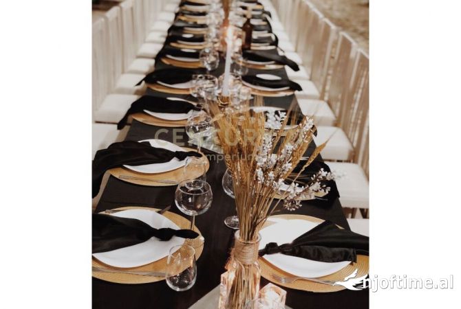 Ambiente Commerciale in Affitto 5+1 a Tirana - 12,000 Euro