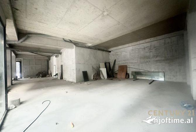 EKSKLUZIVE JEPET ME QIRA NJESI SHERBIMI NE KOMPLEKSIN SQUARE21.  Rruga e Kavajes Tirana