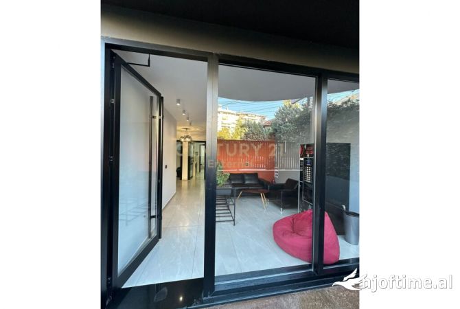 Ambiente Commerciale in Affitto 3+1 a Tirana - 1,000 Euro