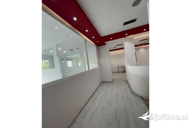 Ambiente Commerciale in Affitto 3+1 a Tirana - 1,000 Euro