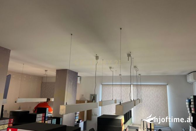 Ambiente Commerciale in Affitto 3+1 a Tirana - 800 Euro