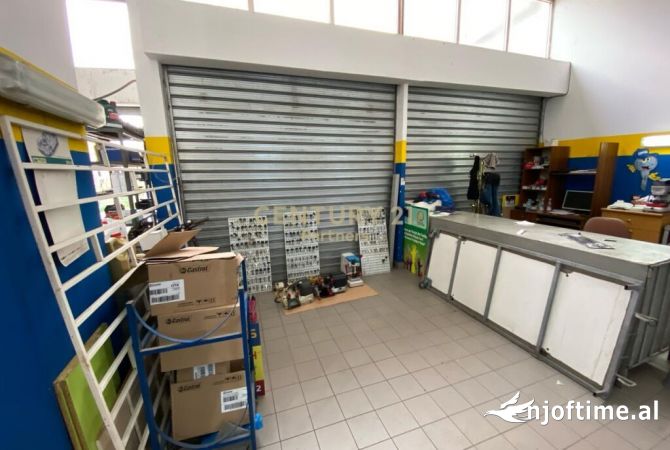 Ambiente Commerciale in Affitto 6+1 a Tirana - 1,000 Euro