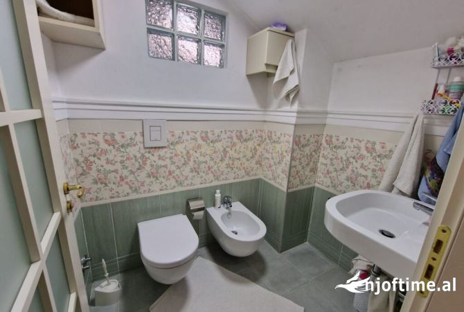 Appartamento in vendita a Tirana 5+1, Arredato