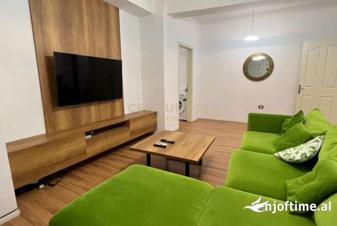 JEPET ME QIRA APARTAMENT 2+1+2 ,UNAZA E RE!  Fabrika e Miellit Tirana, Albania