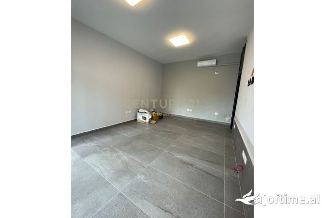 Ambiente Commerciale in Affitto 3+1 a Durazzo - 300 Euro