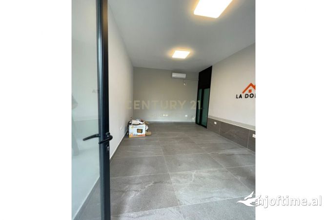 Ambiente Commerciale in Affitto 3+1 a Durazzo - 300 Euro