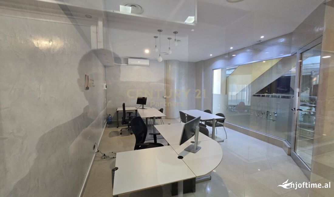 Shitet Njesi ne Kullat Binjake, Tirane!  