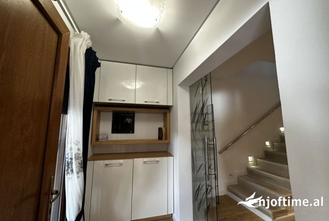 Villa di lusso in vendita a Tirana 3+1, Arredato