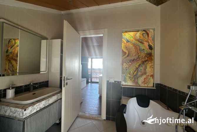 Villa di lusso in vendita a Tirana 3+1, Arredato