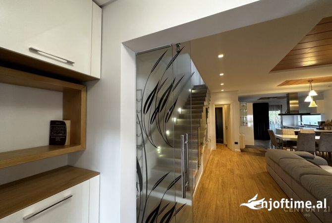 Villa di lusso in vendita a Tirana 3+1, Arredato