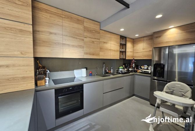 Villa di lusso in vendita a Tirana 3+1, Arredato