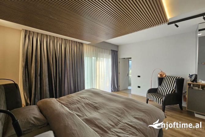 Villa di lusso in vendita a Tirana 3+1, Arredato