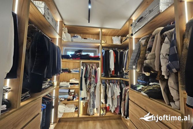 Villa di lusso in vendita a Tirana 3+1, Arredato