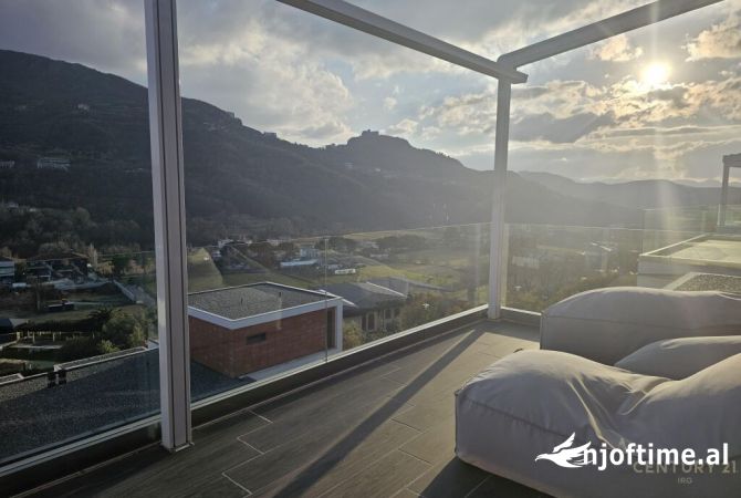 Villa di lusso in vendita a Tirana 3+1, Arredato