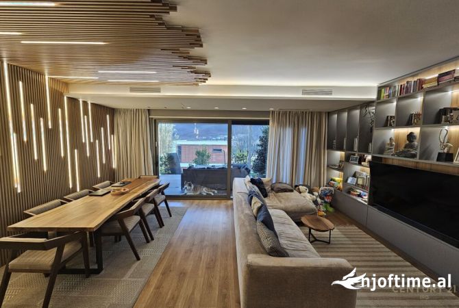 Villa di lusso in vendita a Tirana 3+1, Arredato