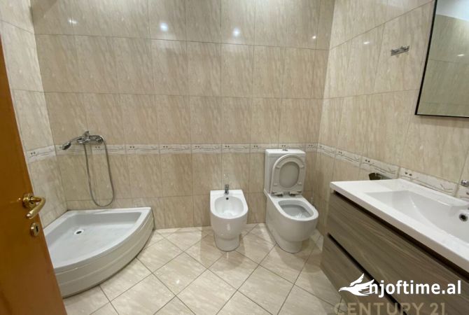 Japim Me Qira Ambient Per Zyra Tek Kullat Binjake!  Tirana, Albania