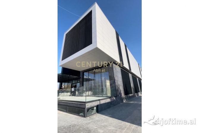 JEPET ME QIRA GODINE MULTIFUNKSIONALE TE CASA ITALIA  Tirana, Albania