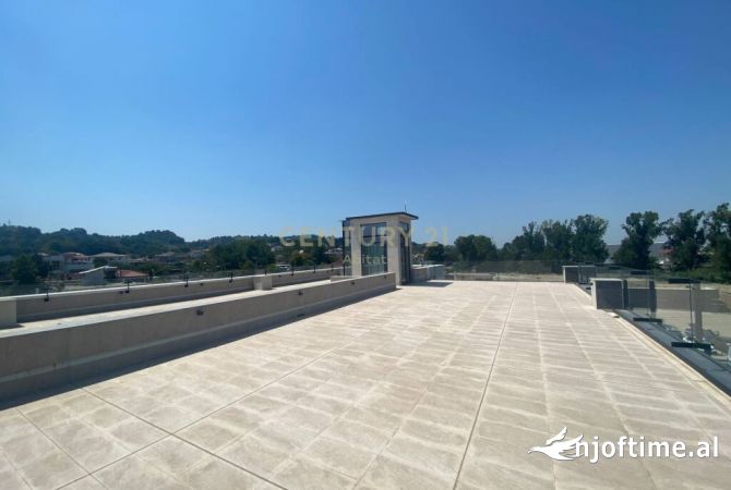 JEPET ME QIRA GODINE MULTIFUNKSIONALE TE CASA ITALIA  Tirana, Albania