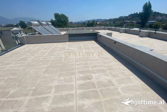 JEPET ME QIRA GODINE MULTIFUNKSIONALE TE CASA ITALIA  Tirana, Albania