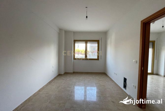 AMBIENT ZYRASH 3+Verande PER QIRA NE ISH BLLOK !!  Rr. Ukraina e Lire Tirana, Albania