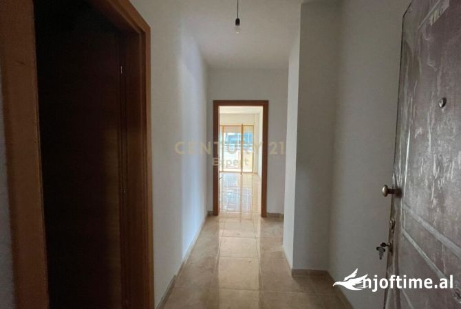 AMBIENT ZYRASH 3+Verande PER QIRA NE ISH BLLOK !!  Rr. Ukraina e Lire Tirana, Albania