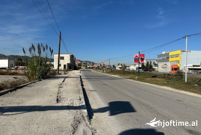 JEPET ME QIRA KAPANON - SHOWROOM BUZE RRUGES DYTESORE NE AUTOSTRADEN DURRES-TIRANE !!! 