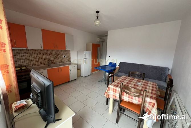 Ambiente Commerciale in Vendita 5+1 a Scutari - 320,000 Euro