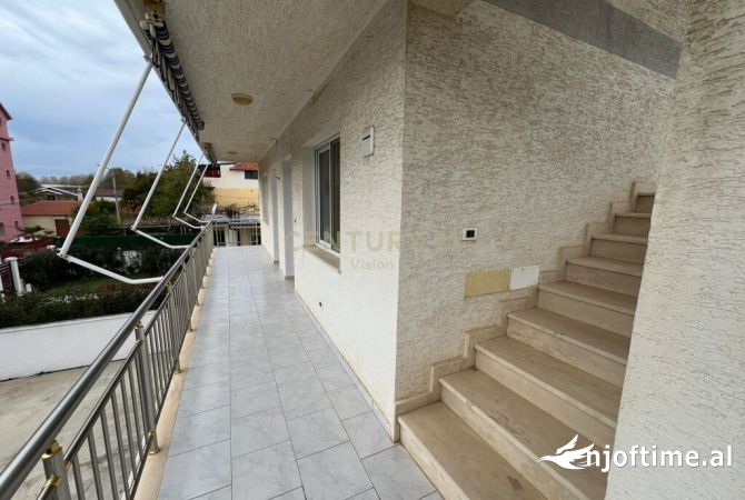 Ambiente Commerciale in Vendita 5+1 a Scutari - 320,000 Euro