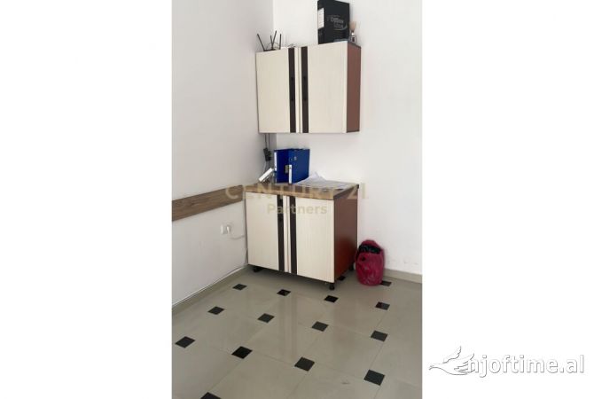 JAPIM ME QIRA AMBIENT KOMERCIAL NE ASTIR, TIRANE