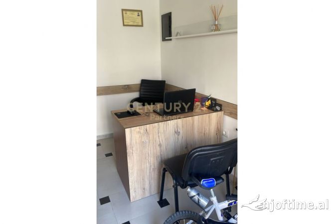 JAPIM ME QIRA AMBIENT KOMERCIAL NE ASTIR, TIRANE