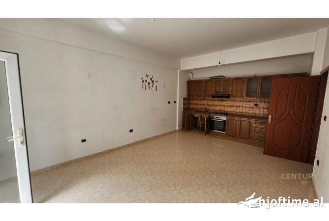 PER QERA AMBIENT BIZNESI NE RR.KRYESORE DON BOSKO,  Perballe Bujtines se Gjelit Tirana, Albania