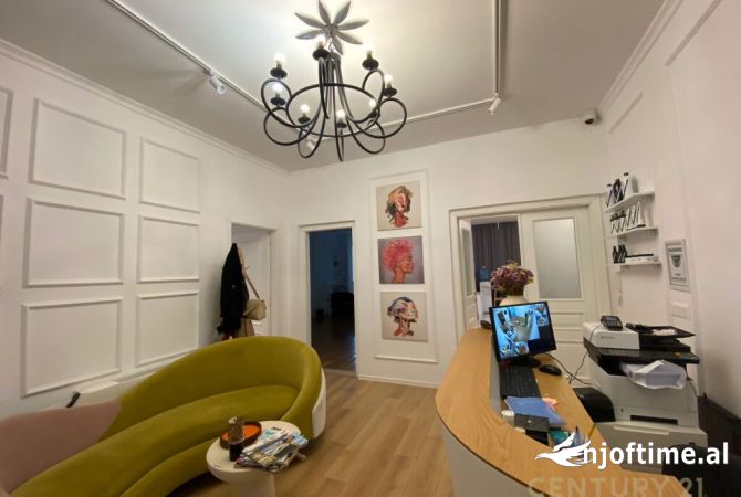 Ambiente Commerciale in Vendita 3+1 a Tirana - 80,000 Euro