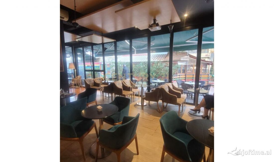 Shitje ambjenti komercial dhe shitje Biznesi Bar-Kafe prane 21 Dhjetorit, Tirane - 135000Euro | 74 m2  