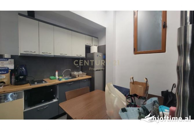 Okazion - OBJEKT SHERBIMI 4 KATESH NE SHITJE E VENDOSUR TEK RRUGA BARRIKADAVE, TIRANE