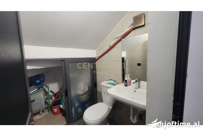 Okazion - OBJEKT SHERBIMI 4 KATESH NE SHITJE E VENDOSUR TEK RRUGA BARRIKADAVE, TIRANE