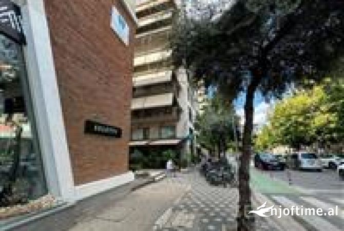 Shitet Apartament 3+1+2  dhe me parkim, tek Garda, Tirane
