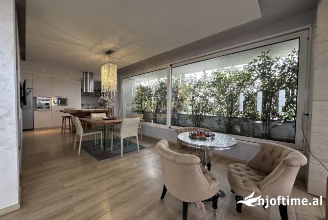 Shtepi ne shitje Apartament ne Tirane, 4+1, Mobilimi E mobiluar, Pagesa 465,000  Euro.