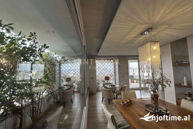 Shtepi ne shitje Apartament ne Tirane, 4+1, Mobilimi E mobiluar, Pagesa 465,000  Euro.
