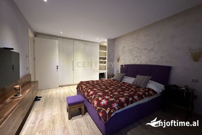 Shtepi ne shitje Apartament ne Tirane, 4+1, Mobilimi E mobiluar, Pagesa 465,000  Euro.