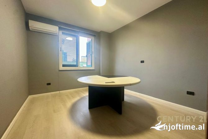 JEPET ME QIRA AMBIENT PER ZYRA NE BLLOK