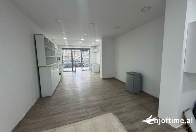SHITET  AMBIENT KOMERCIAL, RR. DRITAN HOXHA 173K euro